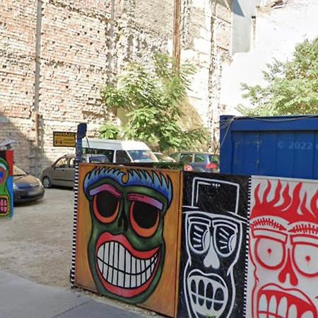 Gabi's Central Broadway Nest @ Nagymező str Budapest Kültér fotó