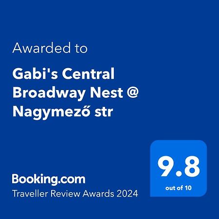 Gabi's Central Broadway Nest @ Nagymező str Budapest Kültér fotó