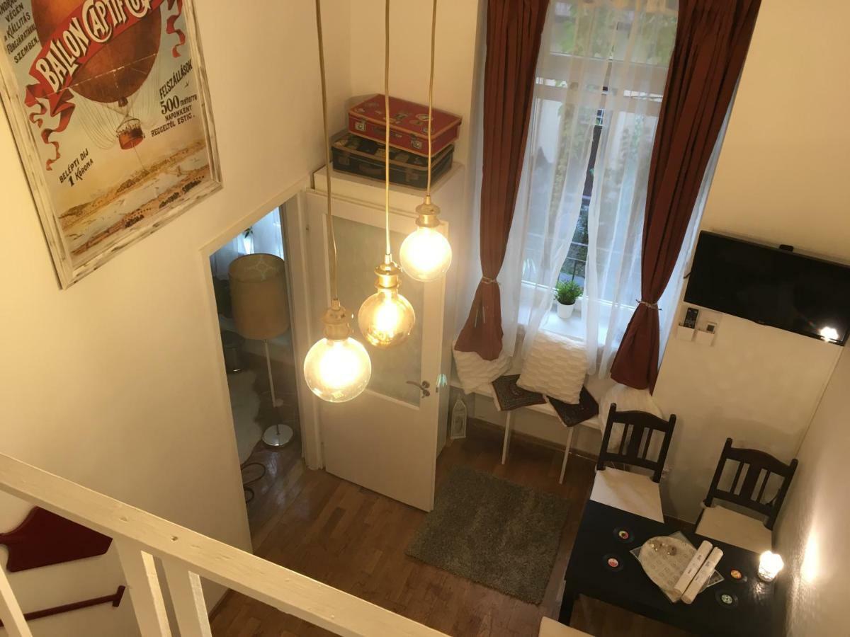 Gabi's Central Broadway Nest @ Nagymező str Budapest Kültér fotó